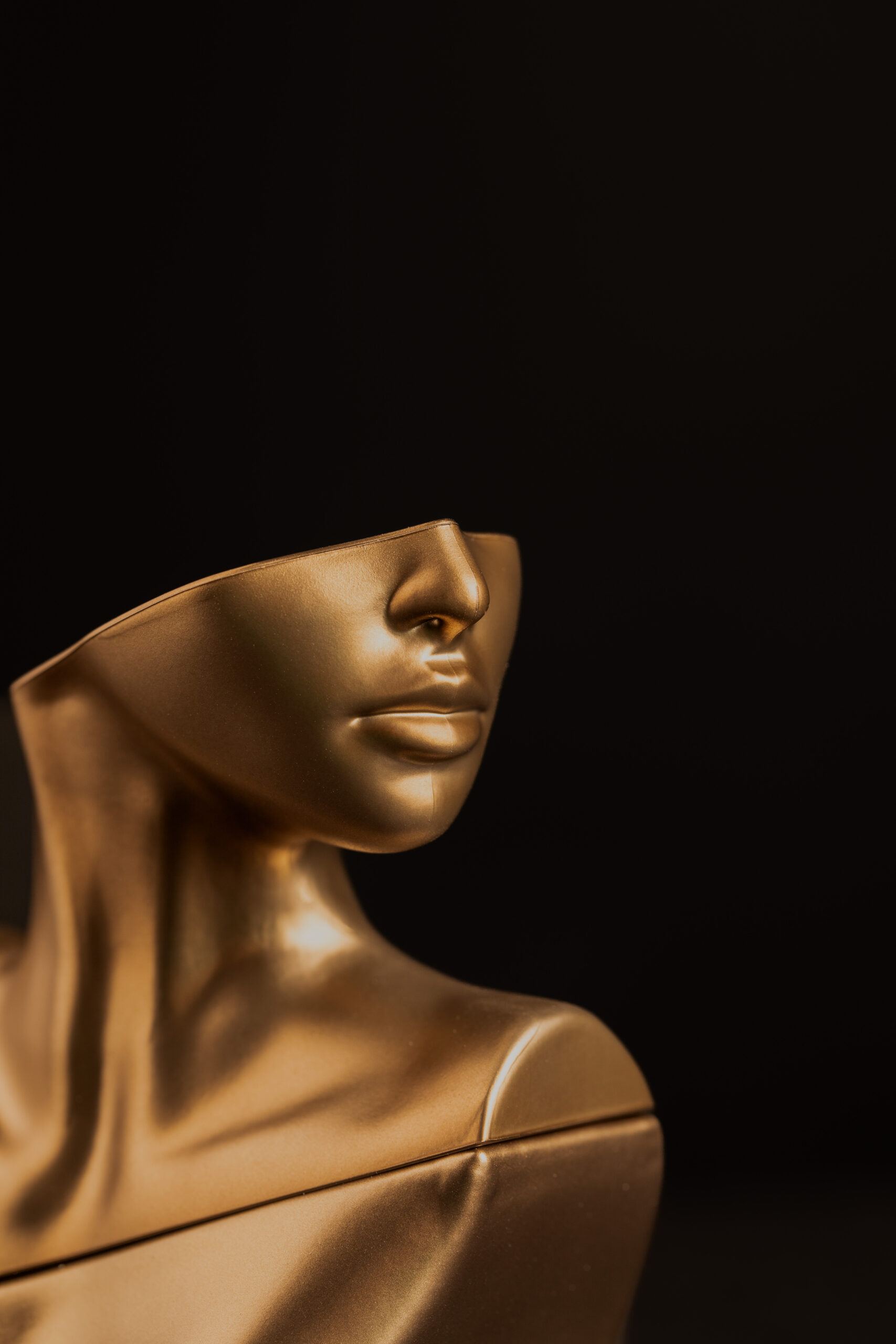 Parfum, Billie Eilish, parfumfotografie, productfotografie, productfotograaf, Delft, Zuid Holland, Janice Hijdra, studiofotografie, fotograaf, fotografie